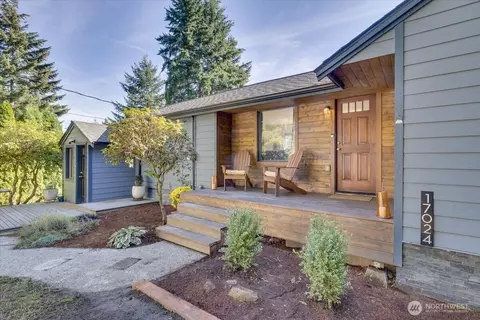 17024 32nd Ave NE, Lake Forest Park, WA 98155