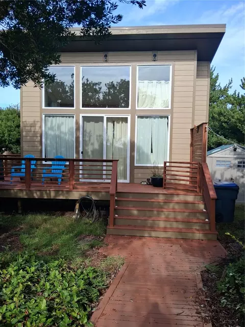 472 Moose Ct Sw St #C, Ocean Shores, WA 98569