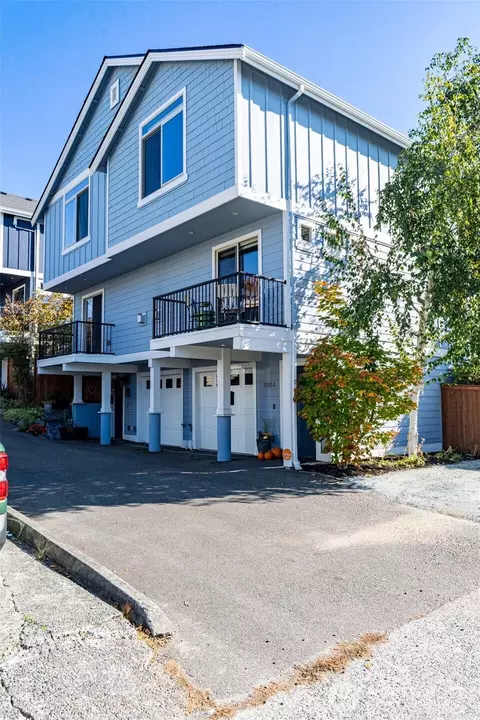3043 59th Ave SW #A, Seattle, WA 98116