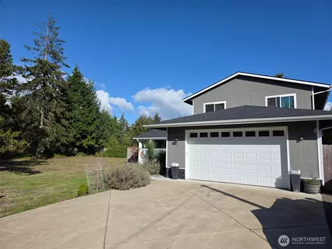 578 Meadow Ave NE, Ocean Shores, WA 98569