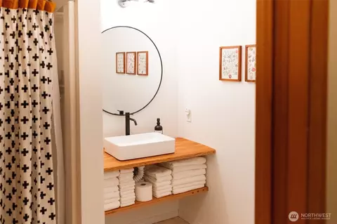 Bath - 71 E Cormorant Pl, Grapeview, WA 98546 photo 3 of 3