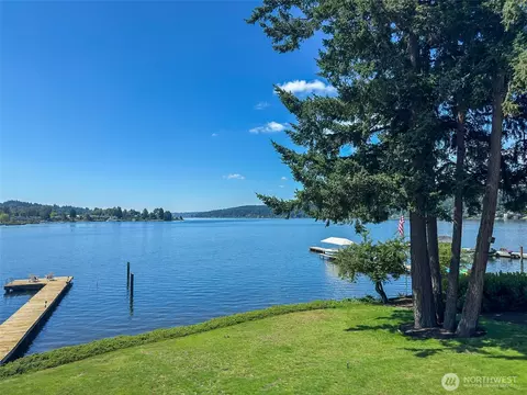 11055 SE Lake Rd, Bellevue, WA 98004