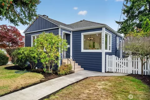 1606 42nd Ave SW, Seattle, WA 98116