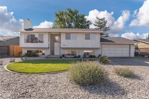 216 Broadmoor St, East Wenatchee, WA 98802