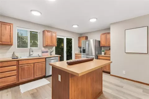 Kitchen - 242 Riggs Dr E, Enumclaw, WA 98022 photo 2 of 4