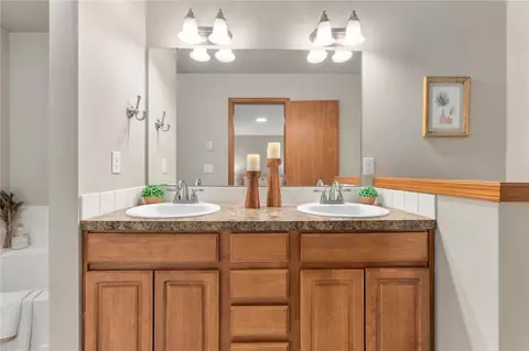 Bath - 242 Riggs Dr E, Enumclaw, WA 98022 photo 1 of 3