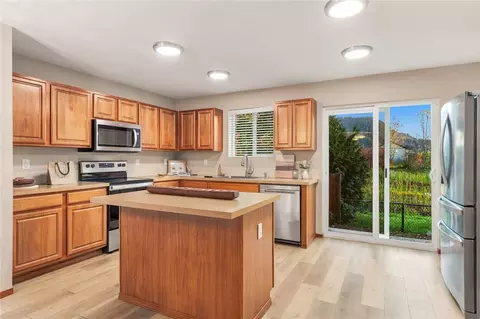 Kitchen - 242 Riggs Dr E, Enumclaw, WA 98022 photo 3 of 4
