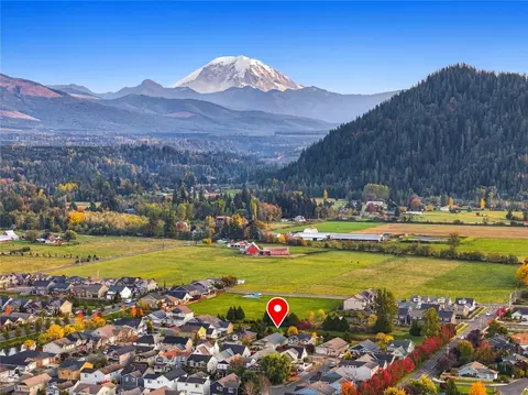 View/Area - 242 Riggs Dr E, Enumclaw, WA 98022 photo 2 of 3