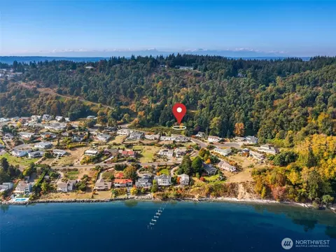 25728 Gold Beach Dr SW, Vashon, WA 98070