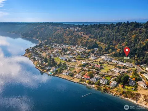 25724 Gold Beach Dr SW, Vashon, WA 98070