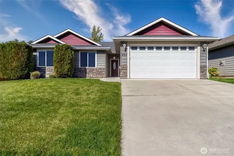 403 SE 3rd St, College Place, WA 99324