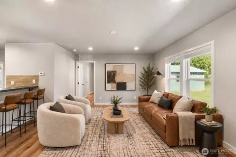 Living - 35 Packard Ln, Elma, WA 98541 photo 1 of 2
