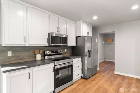 Kitchen - 35 Packard Ln, Elma, WA 98541 photo 1 of 3