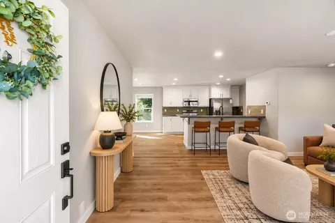 Entry Way - 35 Packard Ln, Elma, WA 98541 photo 1 of 1
