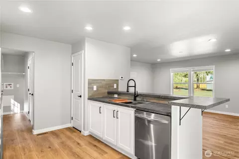 Kitchen - 35 Packard Ln, Elma, WA 98541 photo 3 of 3