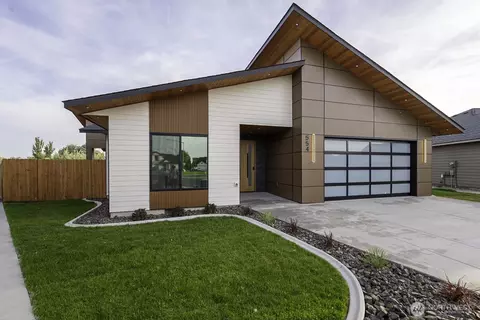 554 N Sparrow Ln, Moses Lake, WA 98837
