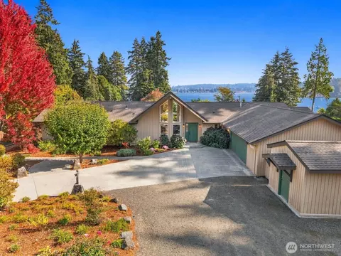 22902 104th Ave SW, Vashon, WA 98070