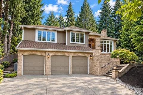 19745 NE 127th Pl, Woodinville, WA 98077