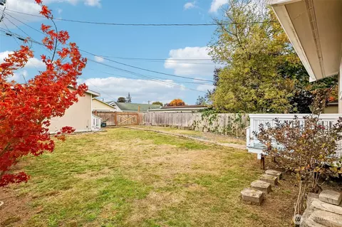 Exterior - 3005 Victor Pl, Everett, WA 98201 photo 7 of 11