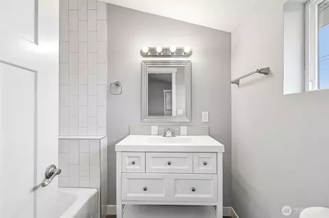 Bath - 3005 Victor Pl, Everett, WA 98201 photo 1 of 1