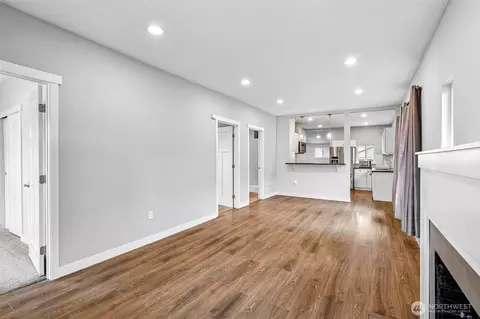 Living - 3005 Victor Pl, Everett, WA 98201 photo 2 of 7