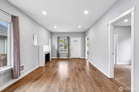 Living - 3005 Victor Pl, Everett, WA 98201 photo 6 of 7