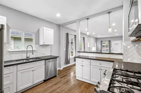 Kitchen - 3005 Victor Pl, Everett, WA 98201 photo 2 of 5
