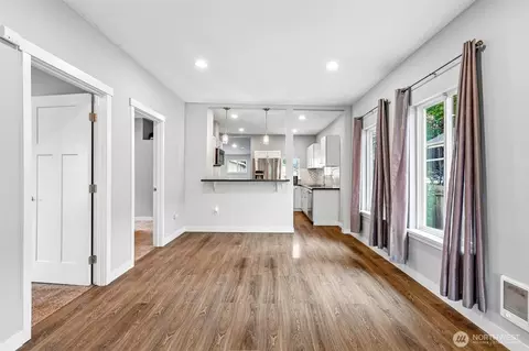 Living - 3005 Victor Pl, Everett, WA 98201 photo 5 of 7
