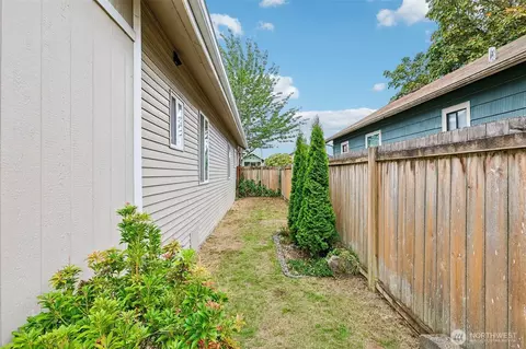 Exterior - 3005 Victor Pl, Everett, WA 98201 photo 6 of 11