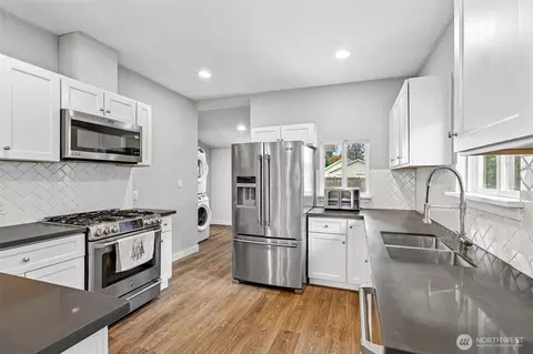 Kitchen - 3005 Victor Pl, Everett, WA 98201 photo 1 of 5