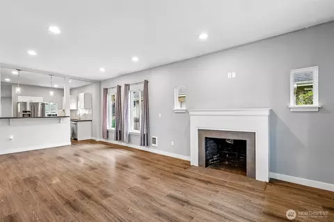 Living - 3005 Victor Pl, Everett, WA 98201 photo 7 of 7