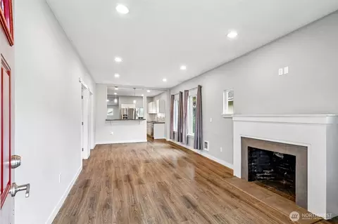 Living - 3005 Victor Pl, Everett, WA 98201 photo 1 of 7