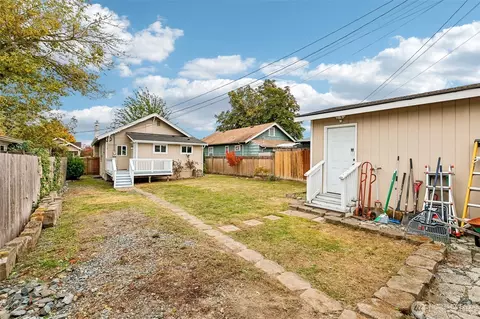 Exterior - 3005 Victor Pl, Everett, WA 98201 photo 10 of 11