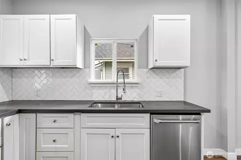 Kitchen - 3005 Victor Pl, Everett, WA 98201 photo 5 of 5