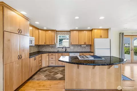 Kitchen - 105 Sable Dr, Everson, WA 98247 photo 2 of 3