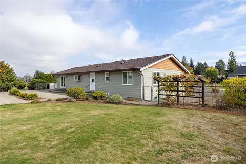 Exterior - 105 Sable Dr, Everson, WA 98247 photo 5 of 11