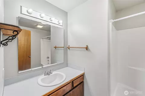 Bath - 105 Sable Dr, Everson, WA 98247 photo 2 of 2