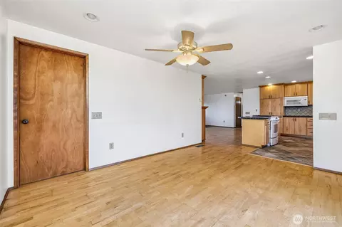 Living - 105 Sable Dr, Everson, WA 98247 photo 5 of 6