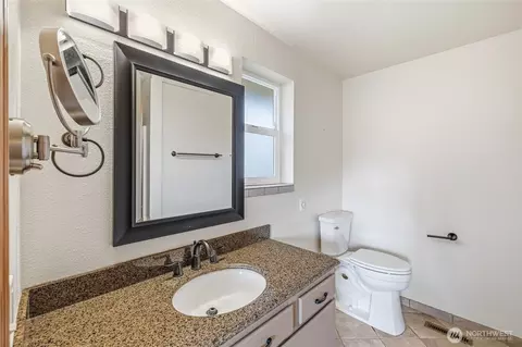 Bath - 105 Sable Dr, Everson, WA 98247 photo 1 of 2
