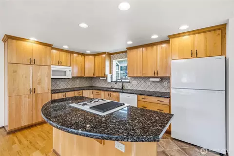 Kitchen - 105 Sable Dr, Everson, WA 98247 photo 1 of 3