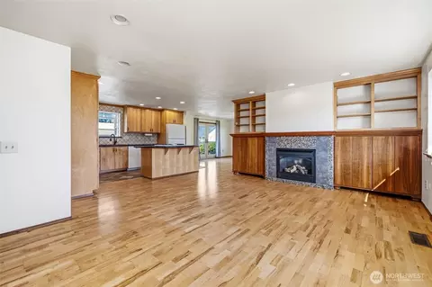 Living - 105 Sable Dr, Everson, WA 98247 photo 2 of 6