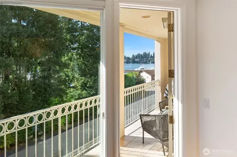 10000 Meydenbauer Way SE #5, Bellevue, WA 98004