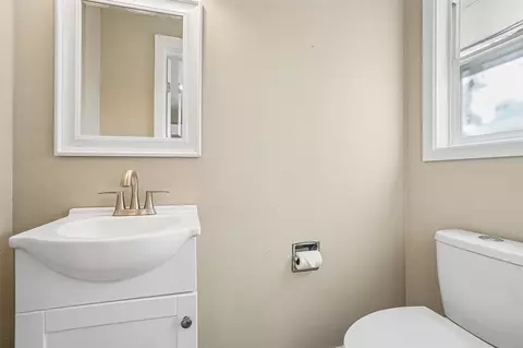 Bath - 208 116th Pl SE, Everett, WA 98208 photo 1 of 5