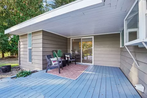 Exterior - 208 116th Pl SE, Everett, WA 98208 photo 4 of 8