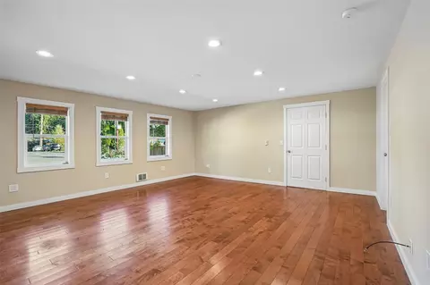 Living - 208 116th Pl SE, Everett, WA 98208 photo 6 of 7