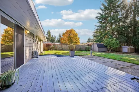 Exterior - 208 116th Pl SE, Everett, WA 98208 photo 5 of 8