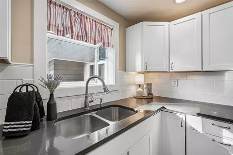 Kitchen - 208 116th Pl SE, Everett, WA 98208 photo 4 of 7
