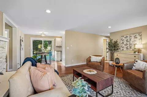 Living - 208 116th Pl SE, Everett, WA 98208 photo 4 of 7