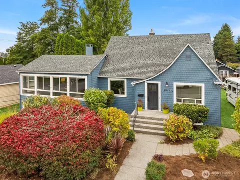 1217 E Washington Ave, Burlington, WA 98233