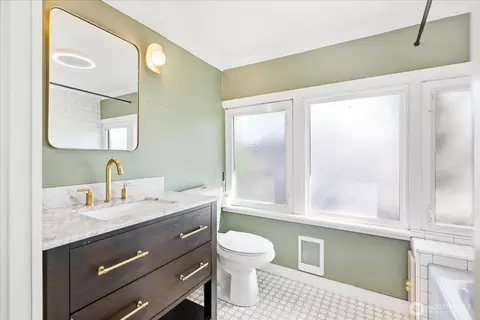 Bath - 620 E Sumach St, Walla Walla, WA 99362 photo 3 of 3